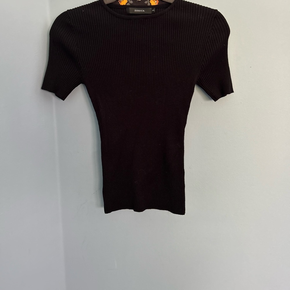 Tight black top